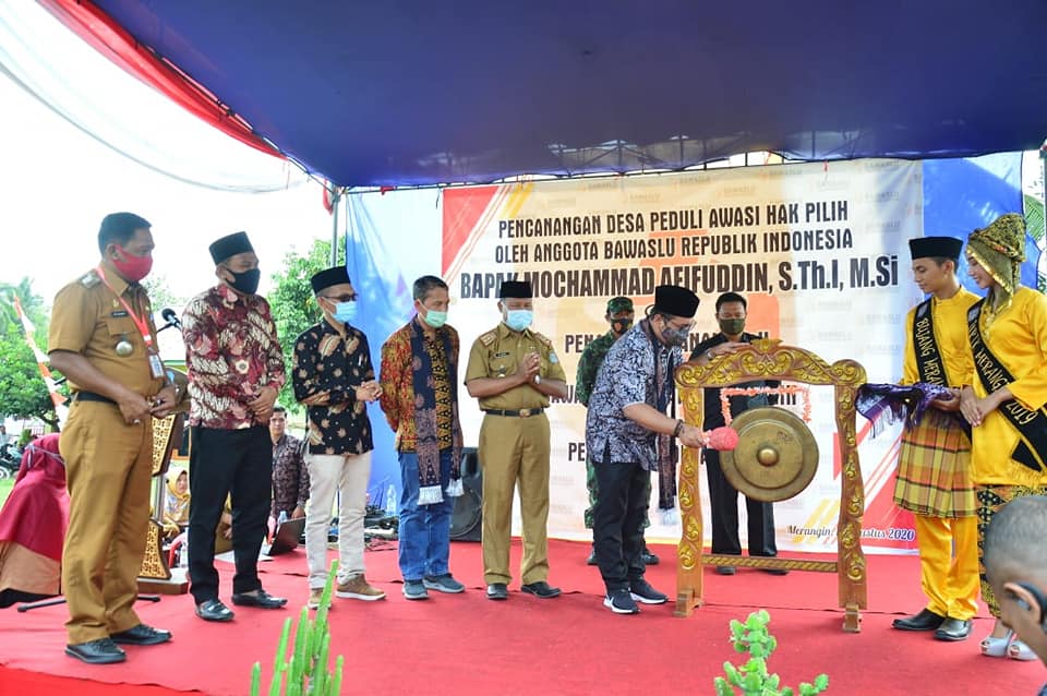 Anggota Bawaslu RI Resmikan Desa Peduli Awasi Hak Pilih