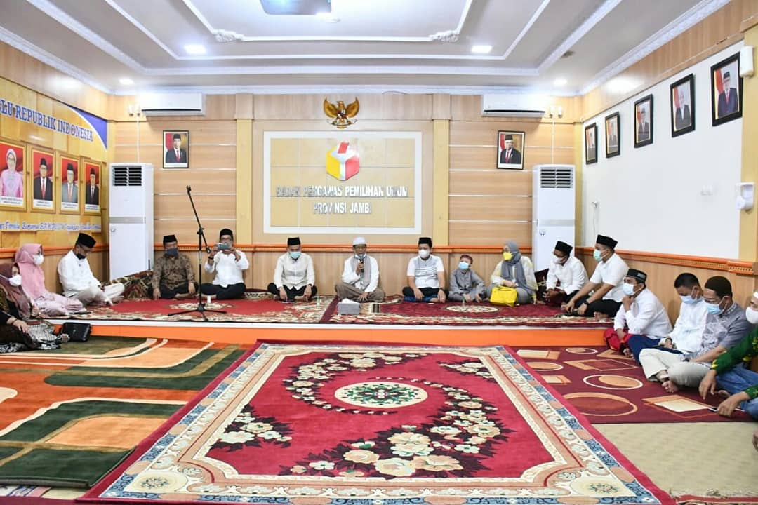 Bawaslu Jambi Gelar Buka Bersama