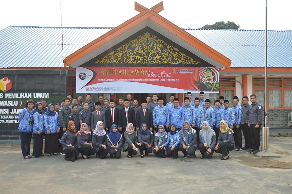 Bawaslu Gelar Upacara Hari Pahlawan Tahun 2019