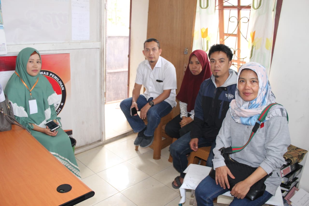 Temui Pengawas TPS Koto Padang dan Panwaslu Kecamatan Pesisir Bukit