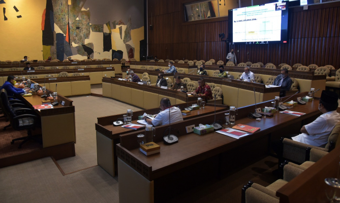 Rapat di DPR, Tiap TPS Dibatasi Maksimal 500 Pemilih