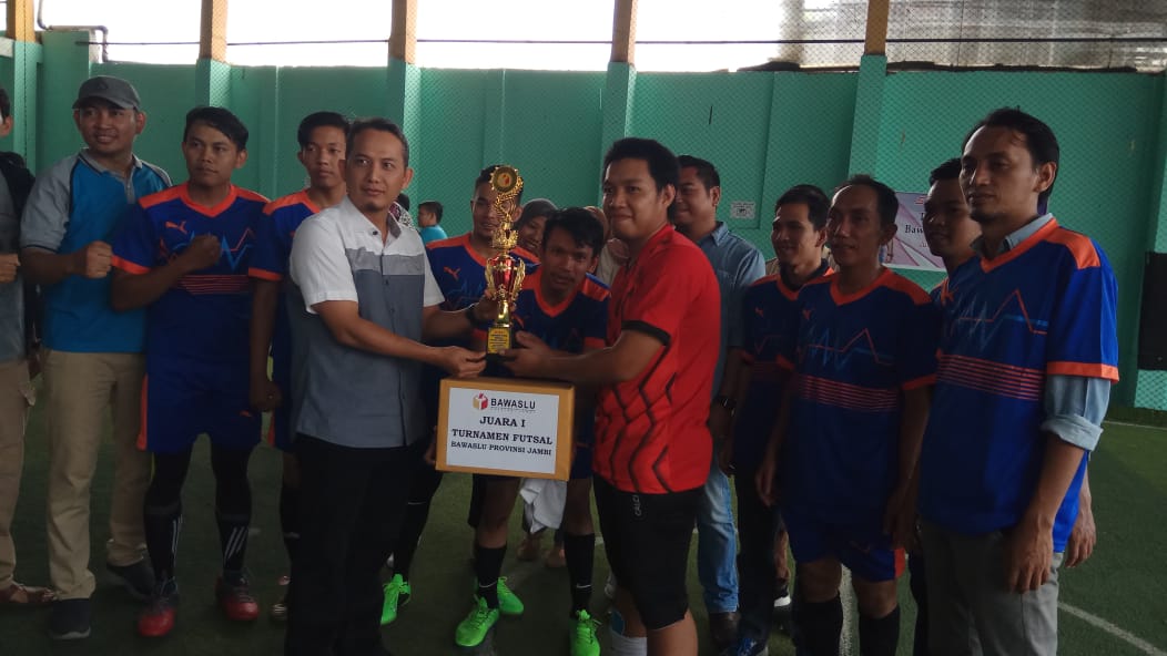 Bawaslu Muaro Jambi Juara Futsal Bawaslu Provinsi Cup