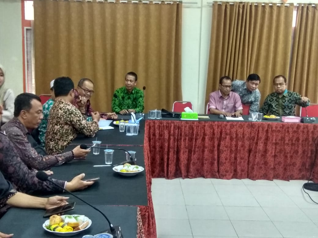 Peringati Hari Batik, Jajaran Bawaslu Pakai Batik