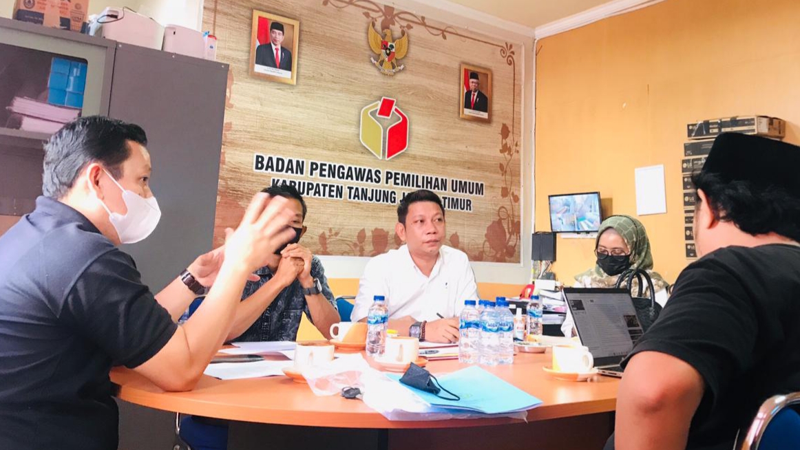 Afrizal : PPID Bawaslu Jambi Cegah Hoax