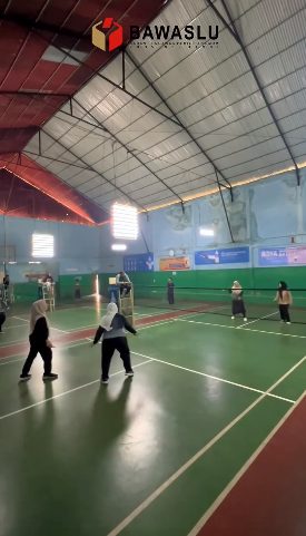 Bawaslu Sehati, Pererat Kebersamaan Melalui Olahraga Badminton