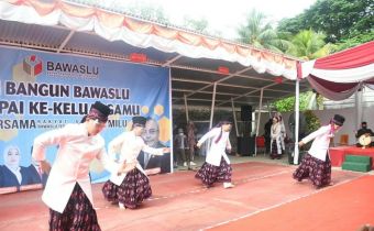 Tampilkan Tarian Zapin Khas Melayu Jambi, Buat Sekjen Bawaslu Jadi Terkagum-kagum