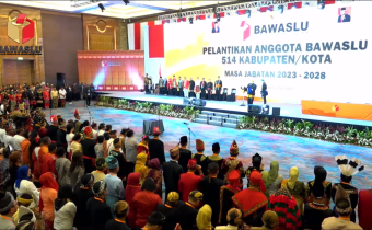 Lantik 1.912 Anggota Bawaslu Kabupaten/Kota 2023-2028, Bagja Minta Jaga Kualitas Demokrasi