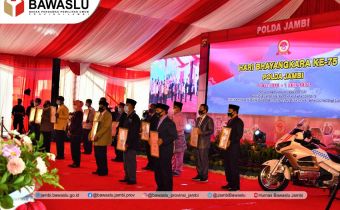 Hari Bhayangkara, Bawaslu Terima Penghargaan dari Kapolda Jambi