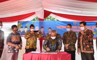 Pertama di Bawaslu Provinsi, Sekjen Resmikan Pusat Layanan Informasi