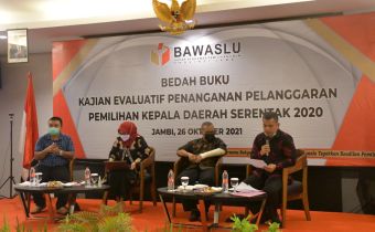 Bawaslu Provinsi Jambi Gelar Acara Bedah Buku Penanganan Pelanggaran