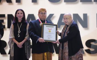 Pecahkan Rekor Dunia, Bawaslu Lantik 1912 Pejabat Gunakan Busana Adat