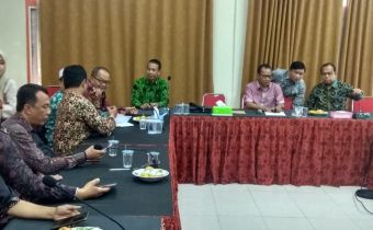 Peringati Hari Batik, Jajaran Bawaslu Pakai Batik