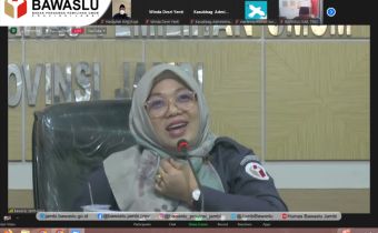 Kordiv SDMO Bawaslu Provinsi Jambi Buka Acara Webinar Menuangkan Lisan Menjadi Tulisan