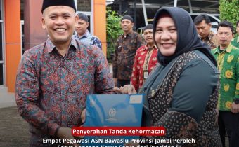 Pemberian Satya Lencana Karya Satya kepada ASN Berprestasi